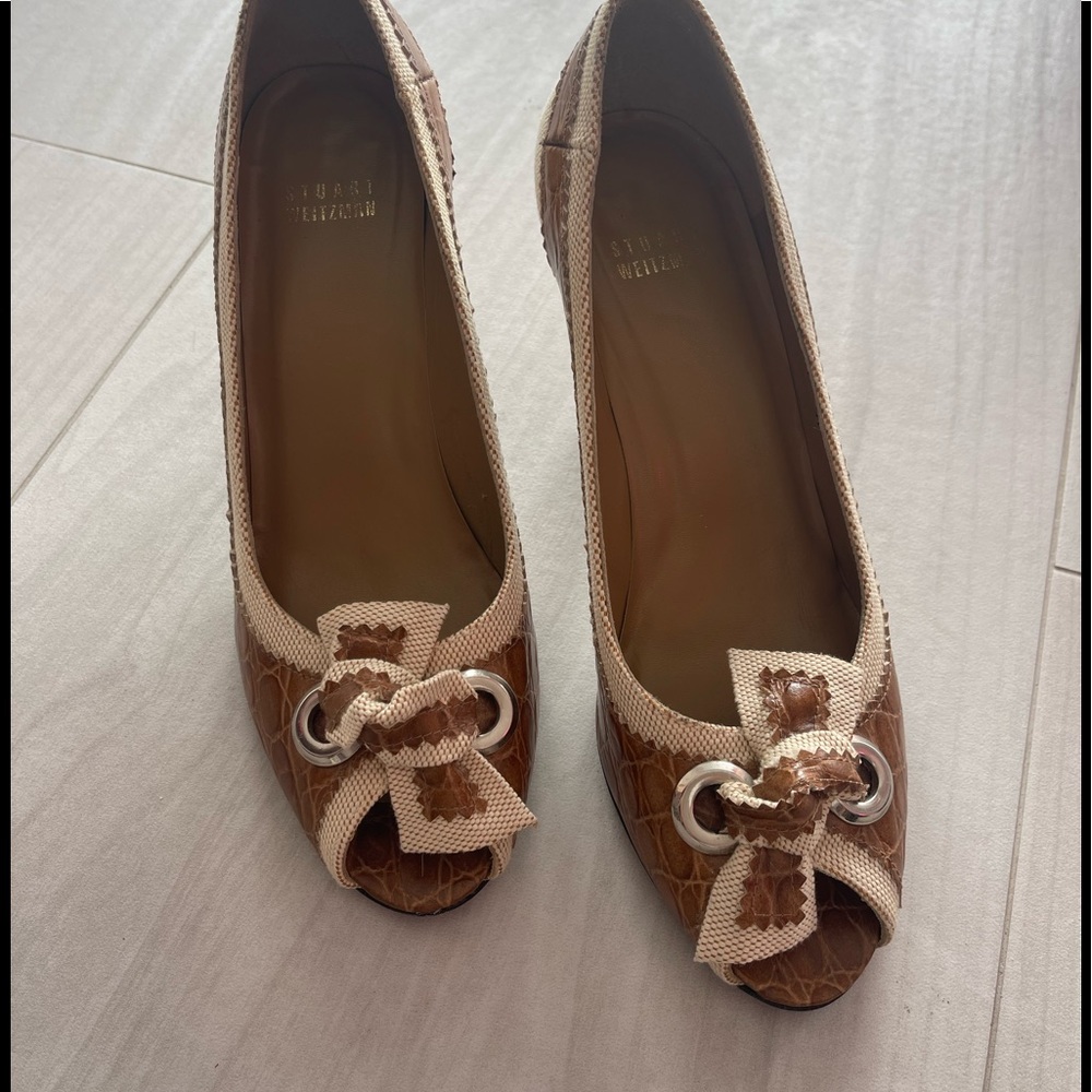 Stuart Weitzman open toe pumps with bow detail. Size 37